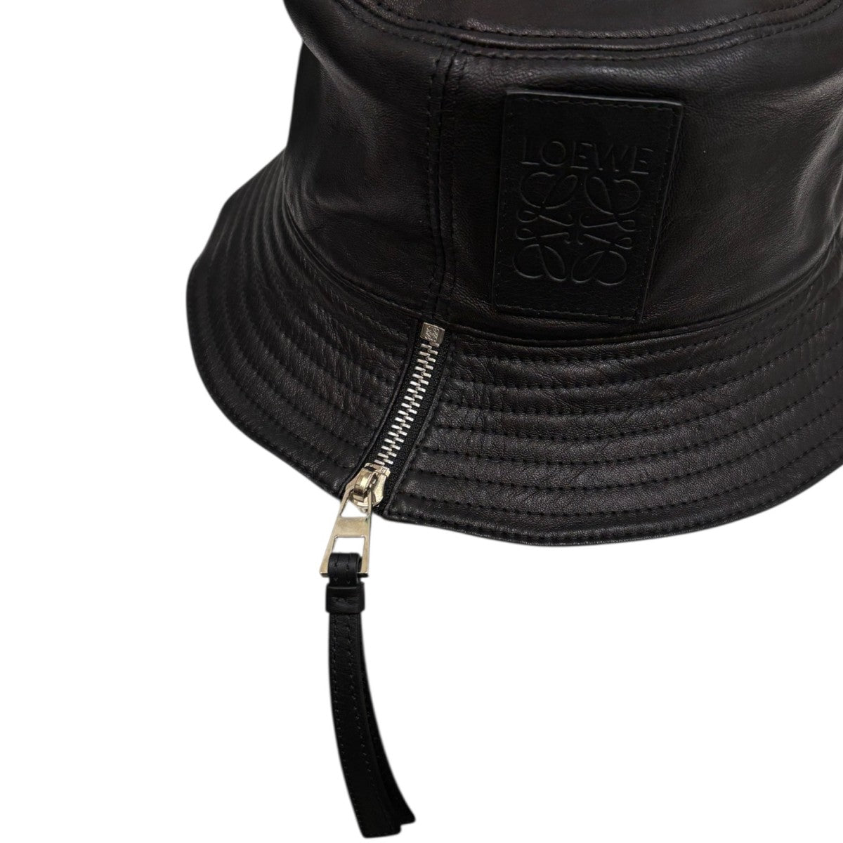 LOEWE(ロエベ) アナグラム ロゴパッチ ジップ レザー フィッシャーマン