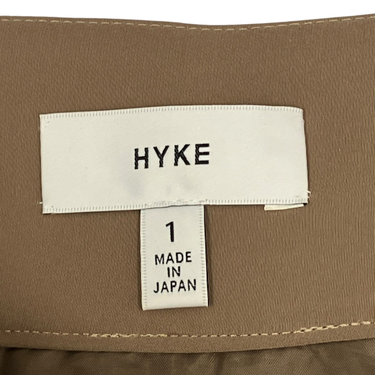 美品 HYKE RANDOM PLEATED TOP ロゴボタン 長袖 ベージュ HYKE(ハイク) プリーツスカート191-14043 191-14043 ベージュ サイズ 1