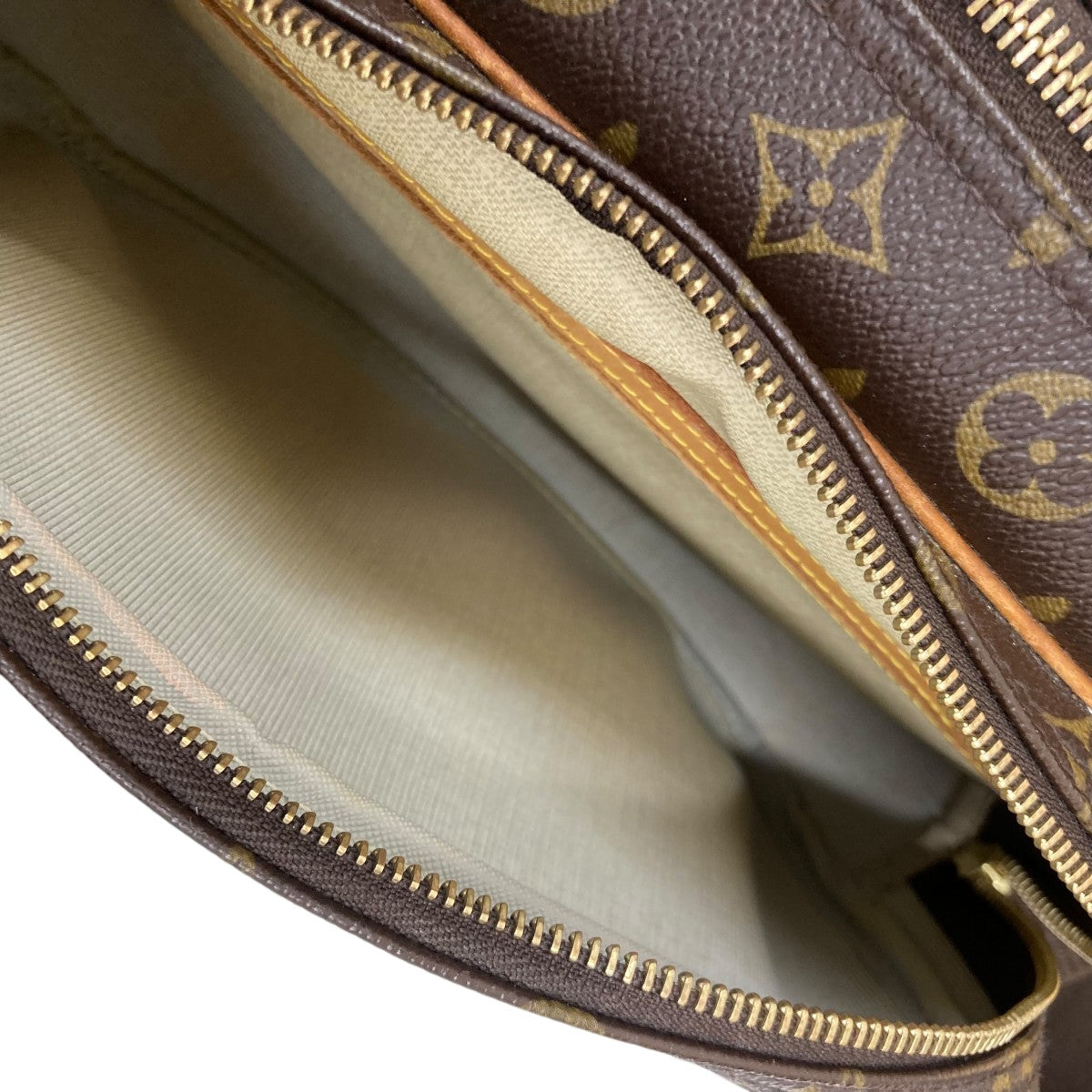 LOUIS VUITTON(ルイヴィトン) モノグラム リポーターPMショルダー 