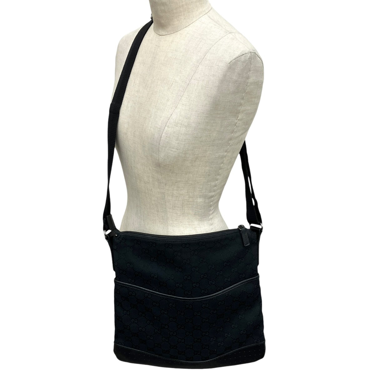 GUCCI(グッチ) GGキャンバスショルダーバッグ 145857 ブラック｜【公式