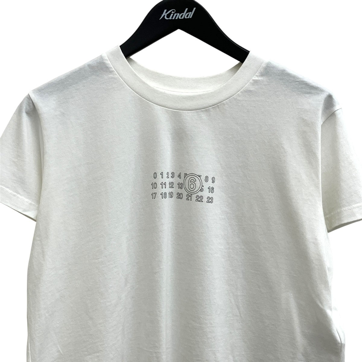 MM6 Maison Margiela(マルタンマルジェラ) ナンバリングロゴ ロゴT