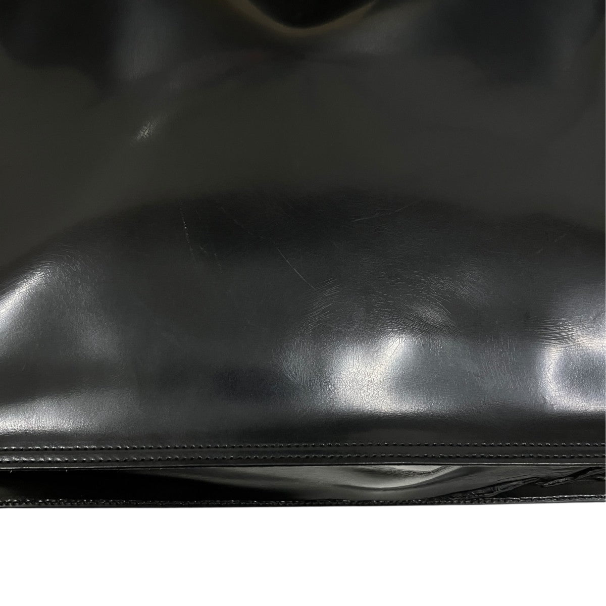 LOGO EMBOSSED TURN LOCK TOTEBAGトートバッグ