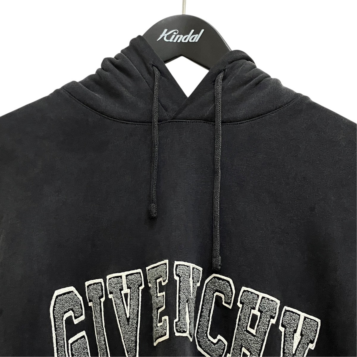 GIVENCHY(ジバンシィ) ロゴワッペンプルオーバーパーカー BMJ0HC3Y7M