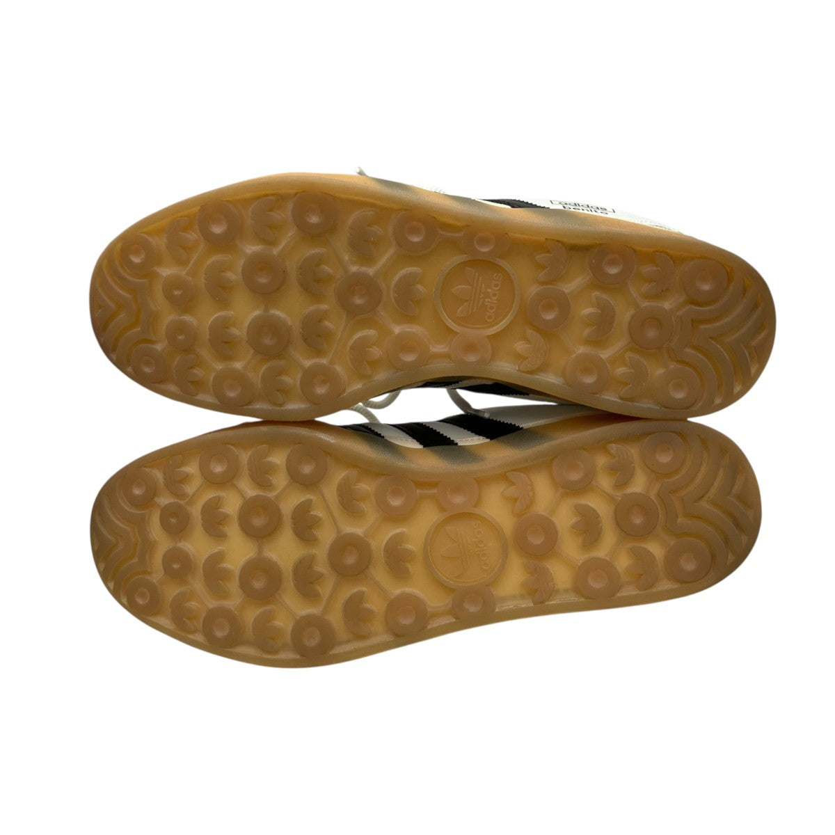 Gazelle Indoor Bad Bunny El YunqueスニーカーIF9735