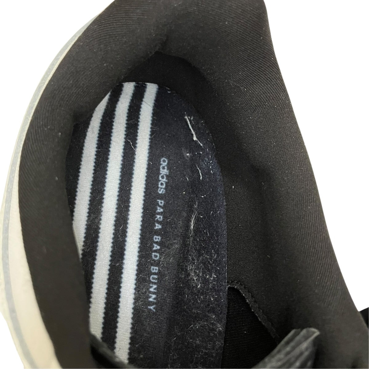 Gazelle Indoor Bad Bunny El YunqueスニーカーIF9735