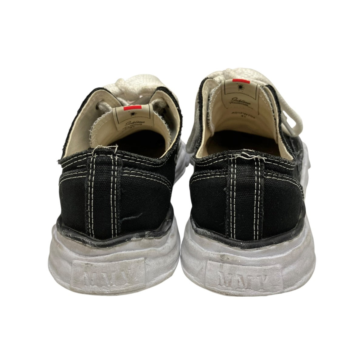 スニーカーA01FW702
