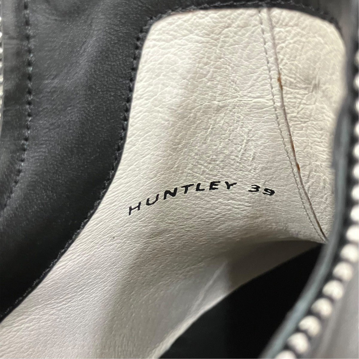 HUNTLEY I Black Leather Cut Out Zip Ankle Bootsショートブーツ