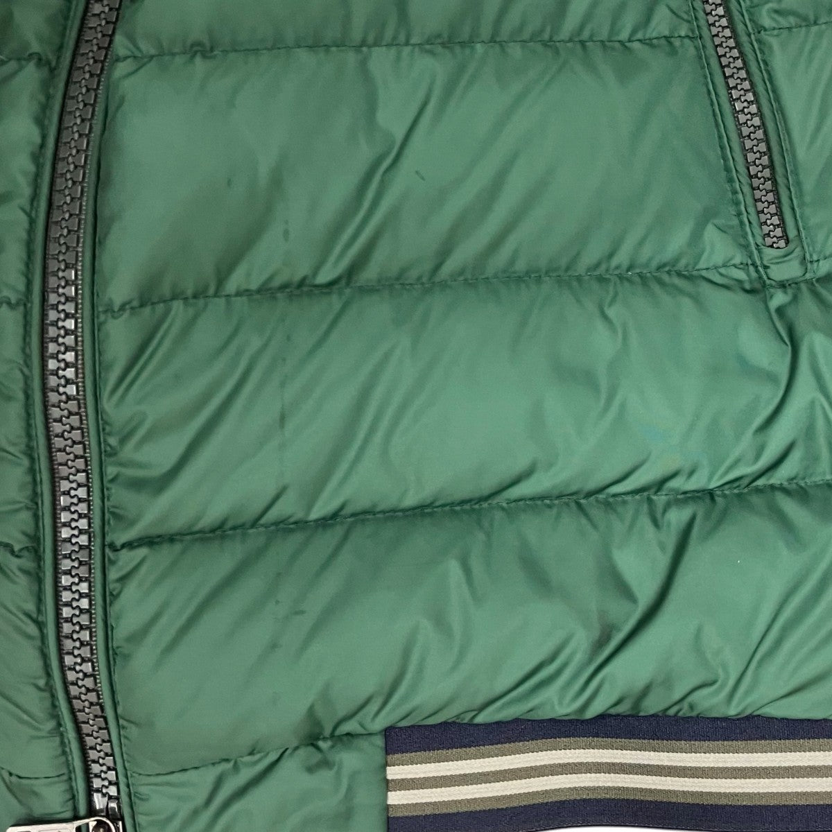 MONCLER MAGLIA CARDIGANダウンパーカーC20918402100 古着・中古-3枚目のアイテム画像