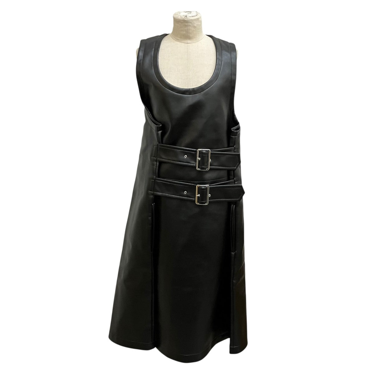 BLACK COMME des GARCONS AD2025 フェイクレザー バックル ドレス 1P-A002 古着・中古-1枚目のアイテム画像