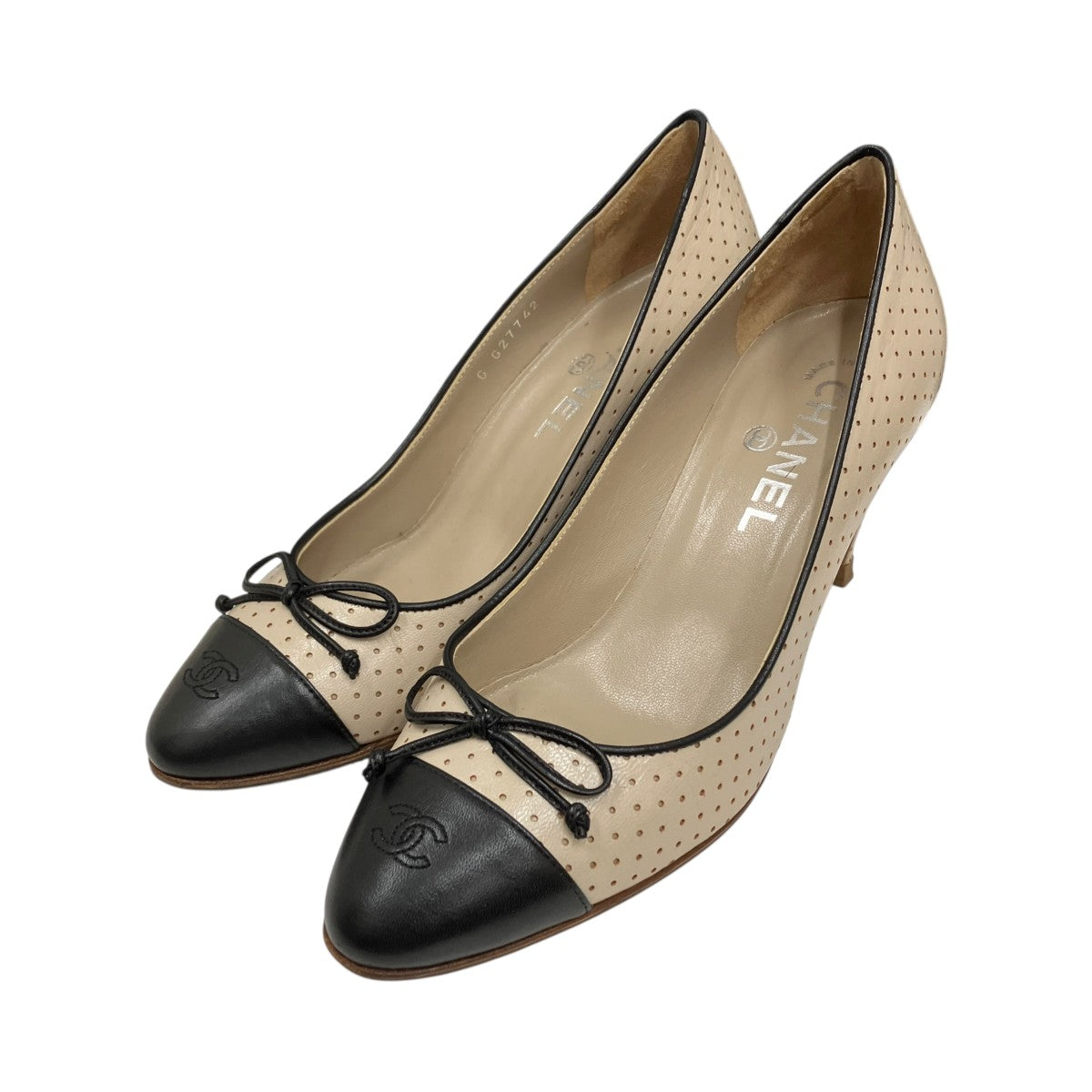 CHANEL ココマーク パンチングヒールパンプスG27742 古着・中古-1枚目のアイテム画像