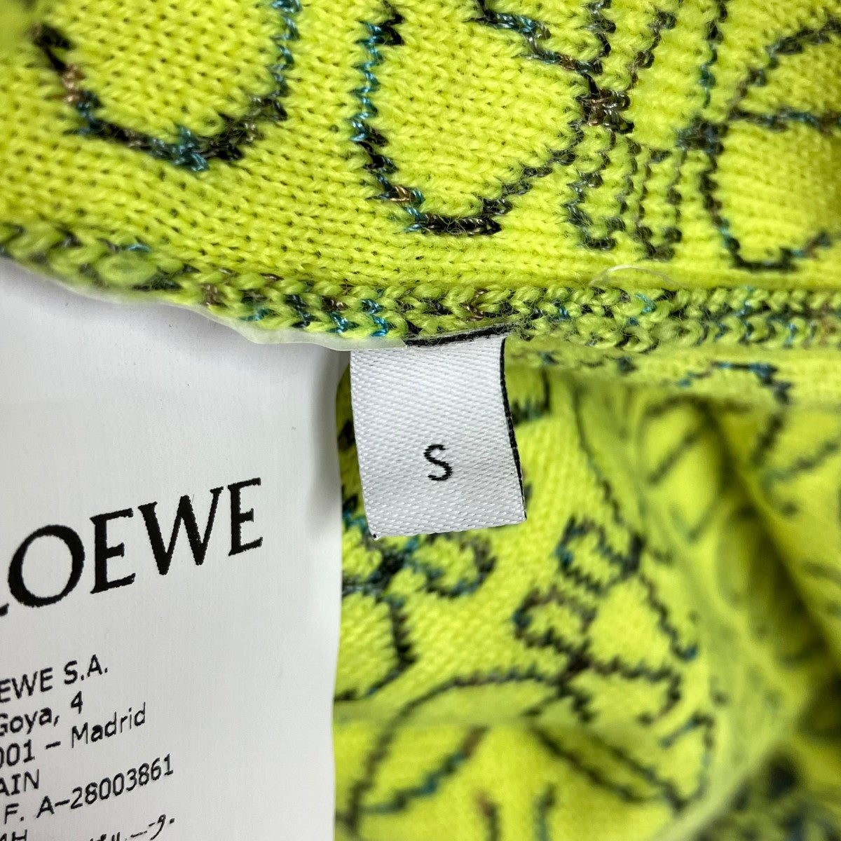 ロエベ黄緑Vネックニットセーター ロエベ黄緑Vネックニットセーター