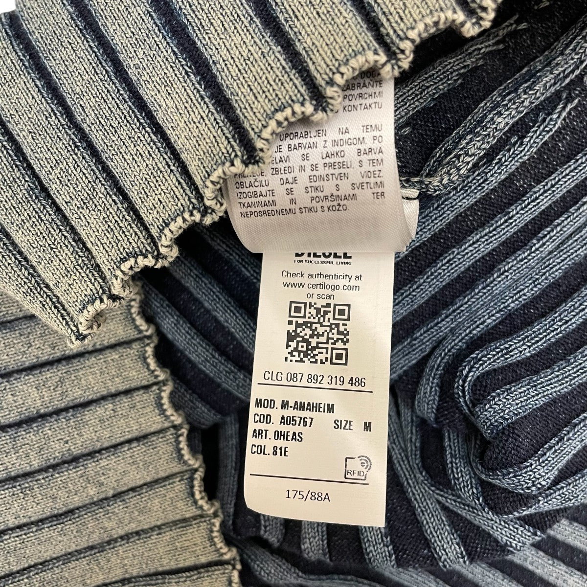 ディーゼル DIESEL M-ANAHEIM ロゴニット 半袖ニット A05767 インディゴ サイズ：M Women's Top with D plaque | Blue | Diesel