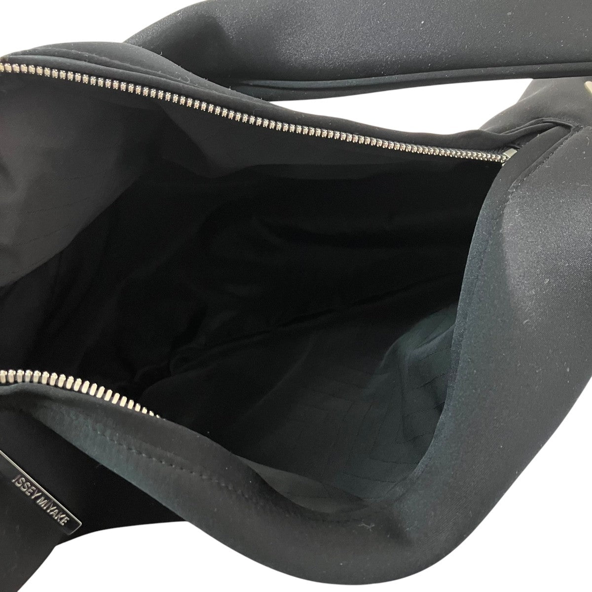 【美品・80s】ISSEY MIYAKE　ショルダーバッグ　レザー　ブラック　黒 ISSEY MIYAKE(イッセイミヤケ) ショルダーバッグ ブラック