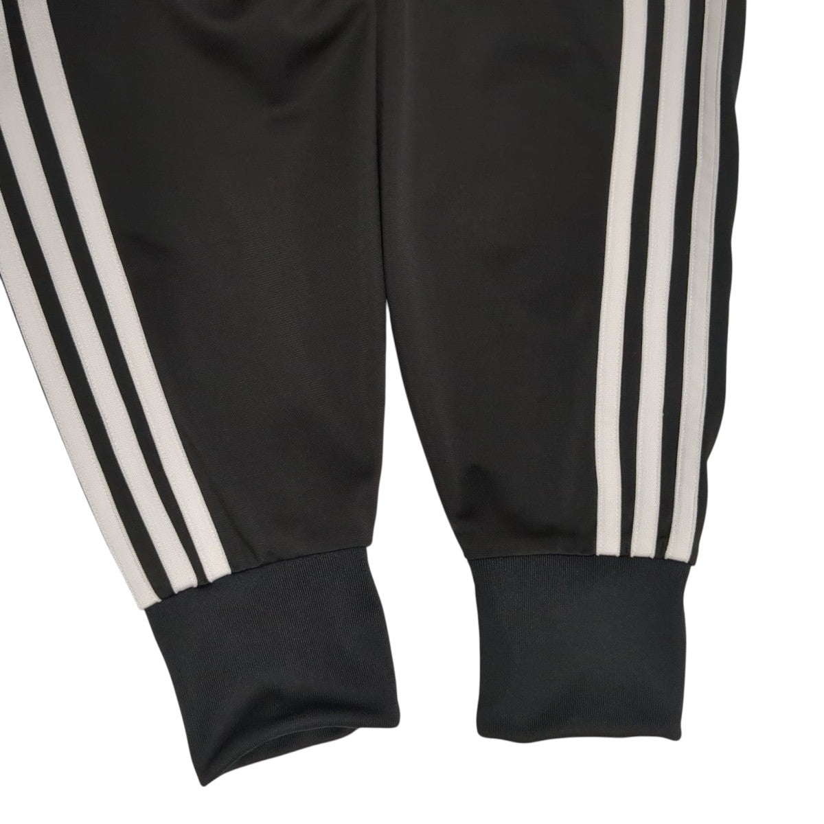 adidas トラックジャケット　サイズ/Ｌ　カラー/ブラック・ホワイト adidas トラックジャケット(アディダス)(ユニセックス)（大きい