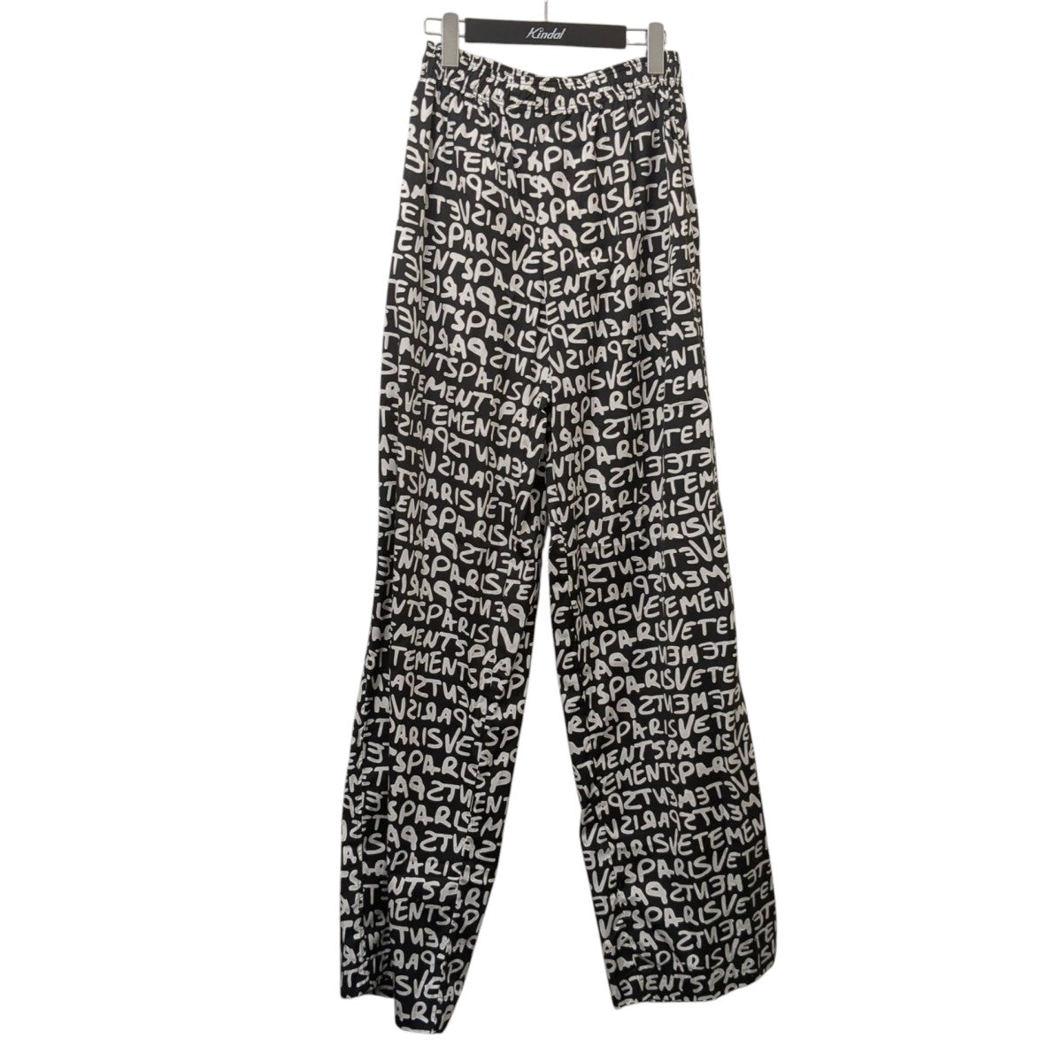 VETEMENTS 総柄パンツUE64PA240BW 古着・中古-1枚目のアイテム画像