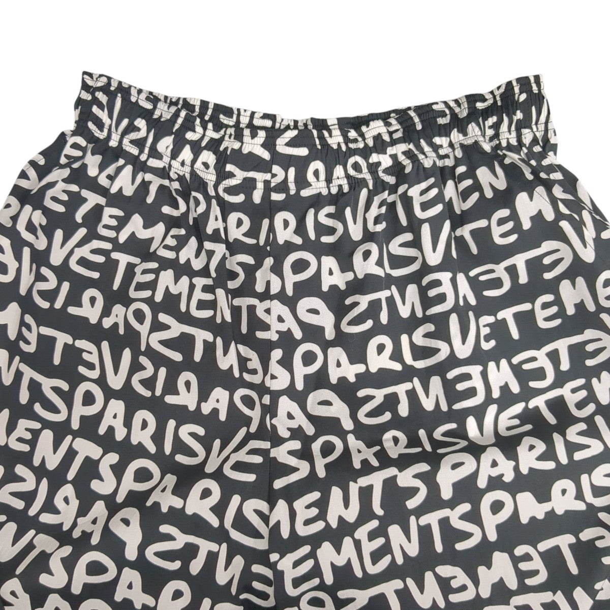 VETEMENTS 総柄パンツUE64PA240BW 古着・中古-3枚目のアイテム画像