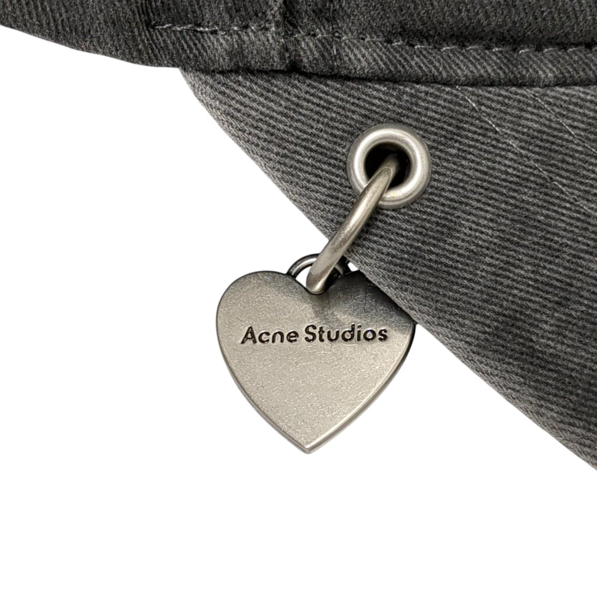 ACNE STUDIOS(アクネストゥディオズ) ペンダントツイルキャップFN-UX