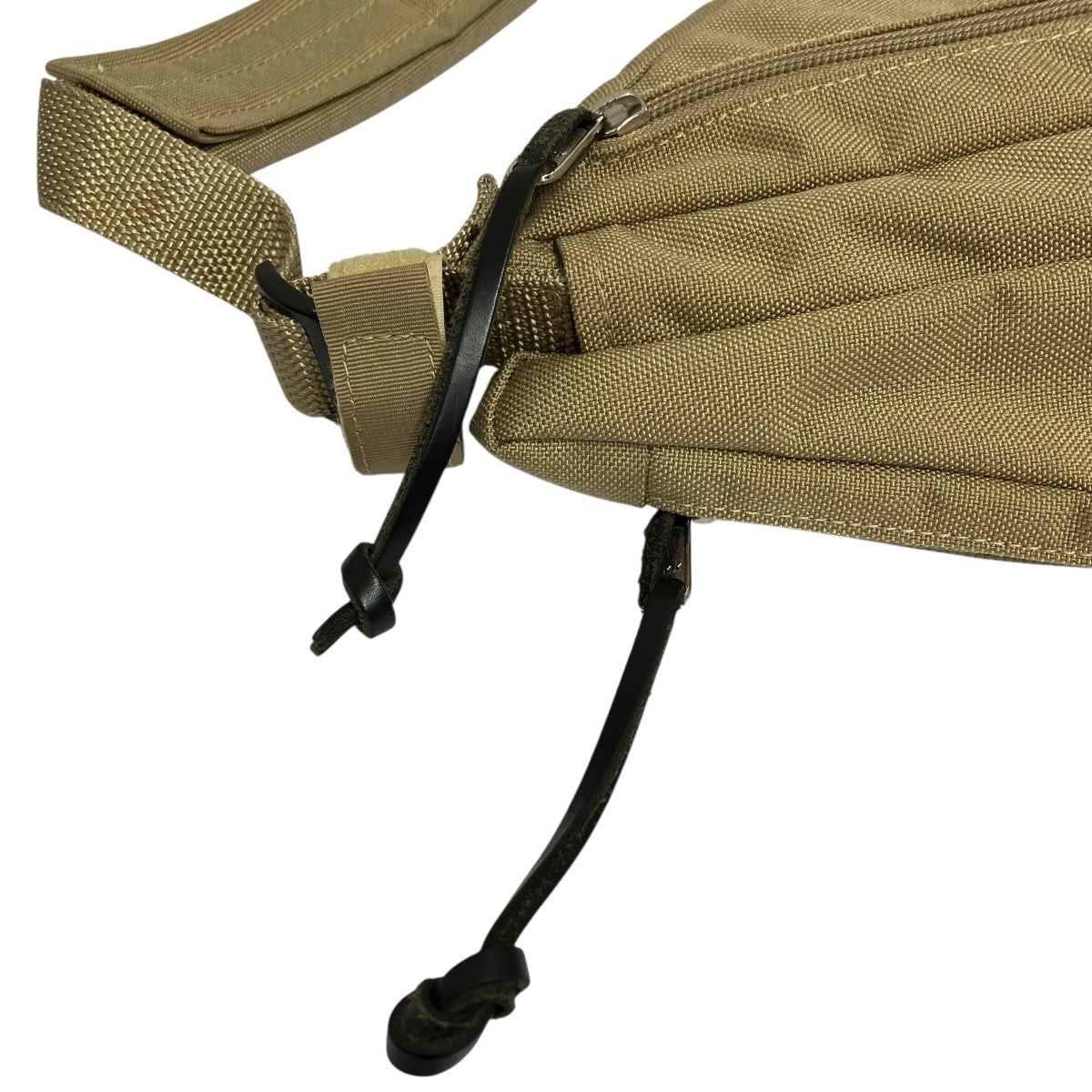 AURALEE(オーラリー) NYLON SADDLE BAGバッグ カーキ｜【公式