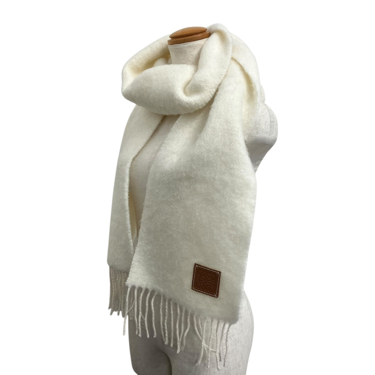 LOEWE(ロエベ) マフラー ホワイト｜【公式】カインドオルオンライン