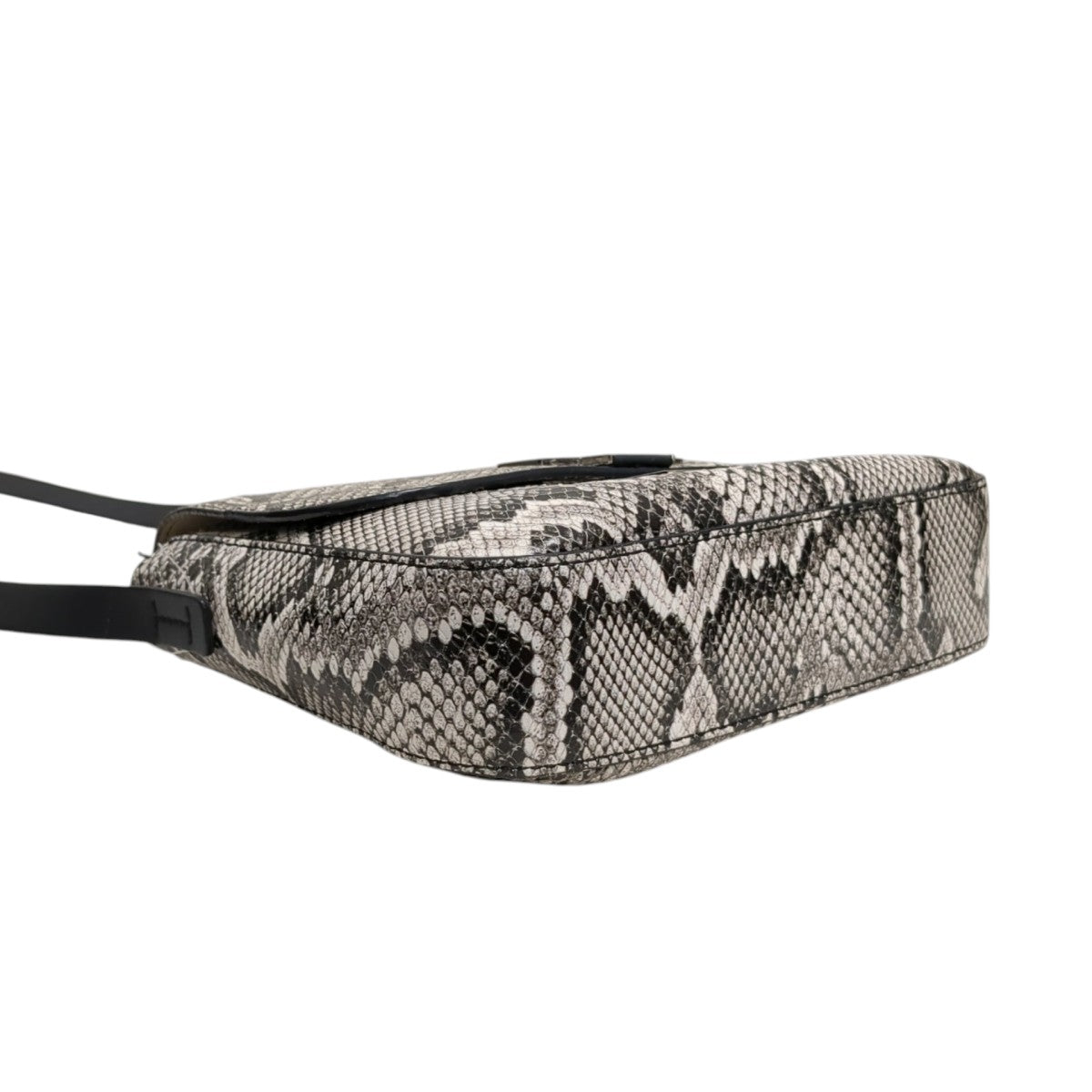 IACUCCI（イアクッチ）ショルダーバッグ　アバNERO IACUCCI(イアクッチ) ショルダーバッグ・ポシェット(レディース