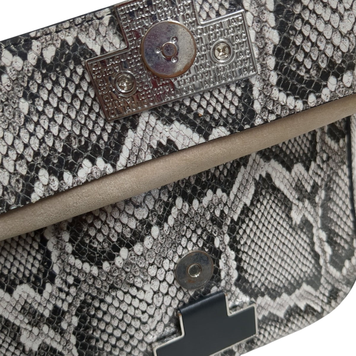 IACUCCI　イアクッチ　 ショルダーバッグ  iacucci IACUCCI（イアクッチ） ショルダーバッグ バッグ アルブメ ALCE