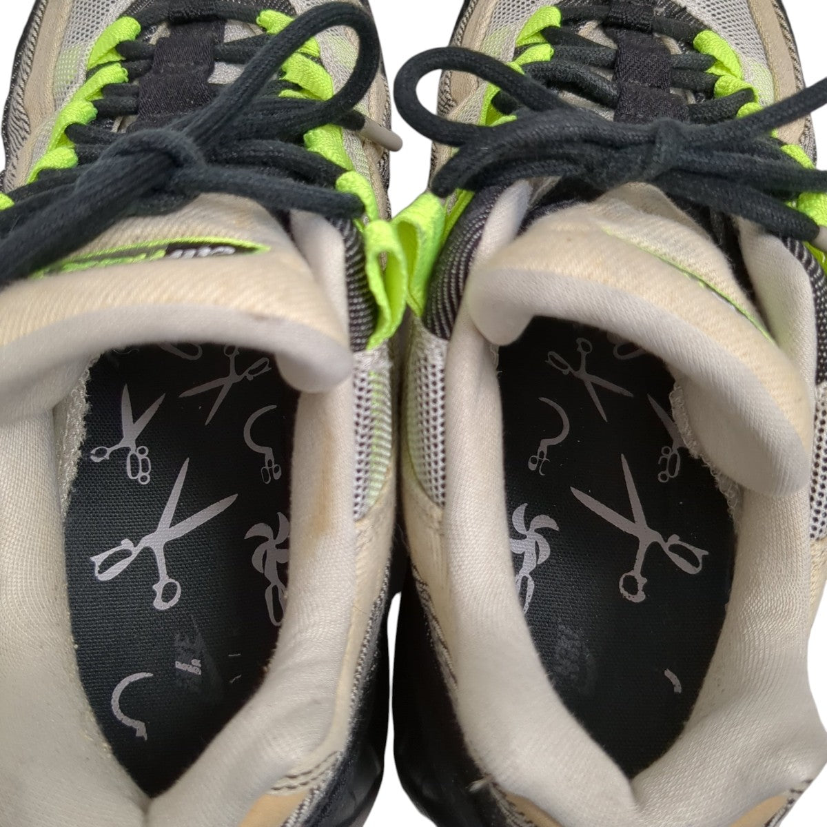 スニーカーDD9519