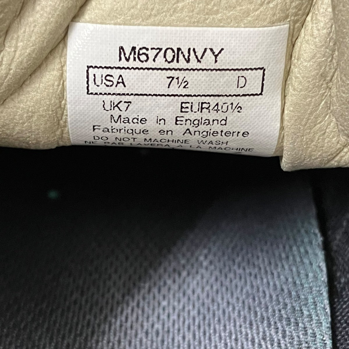 スニーカーM670NVY
