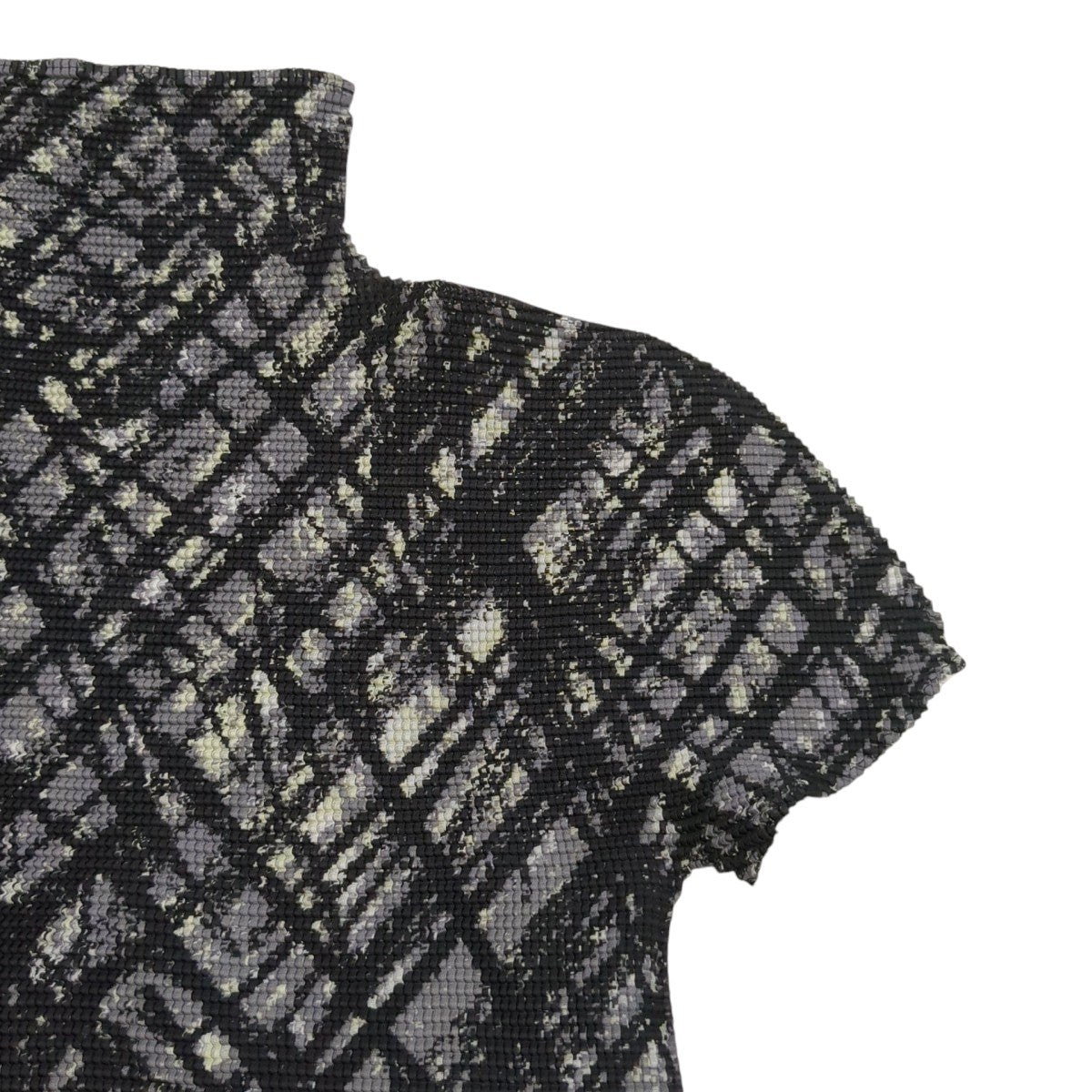 me ISSEY MIYAKE(ミーイッセイミヤケ) 半袖カットソーM183FK135