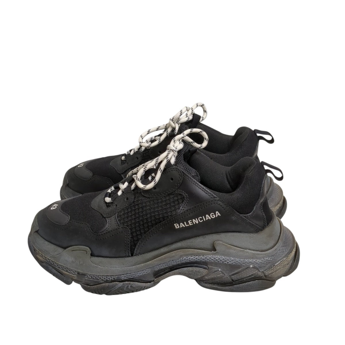 TRIPLE S541624