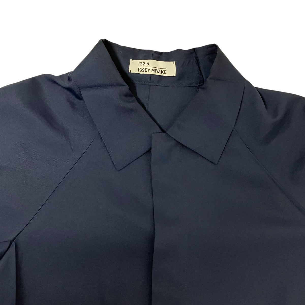 ISSEY MIYAKE イッセイミヤケ 132 5. イチサンニーゴー 19SS IL91FJ051 スクエア ネック 半袖 シャツ ブルー系 3【美品】【中古】 132 5． ISSEY MIYAKE(イチサンニーゴーイッセイミヤケ) FOLD SHIRT