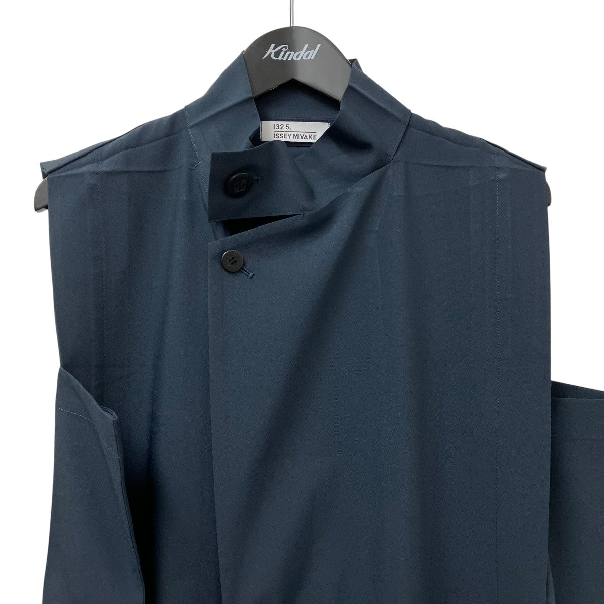 132 5． ISSEY MIYAKE(イチサンニーゴーイッセイミヤケ) Flat Tuck