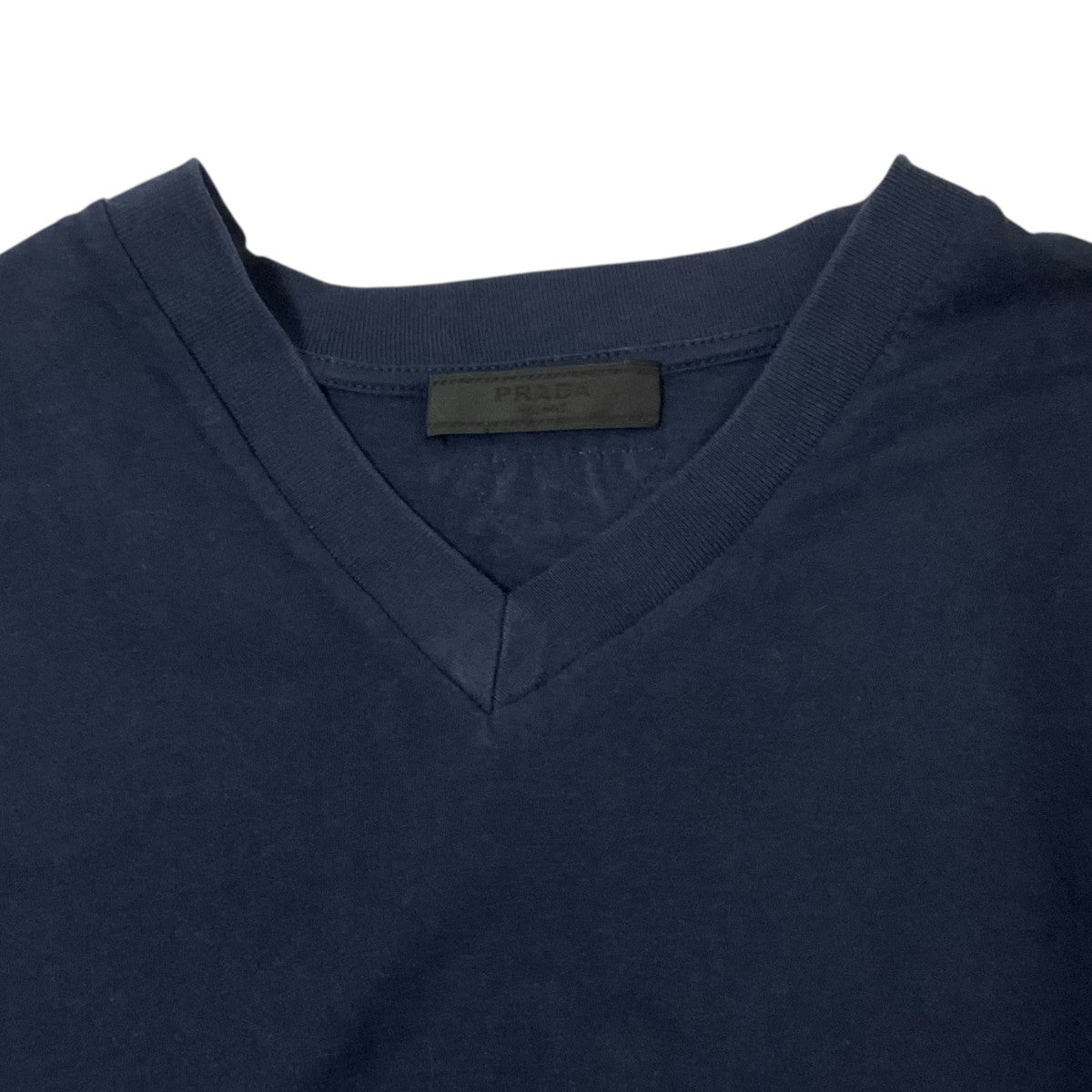 VネックTシャツ