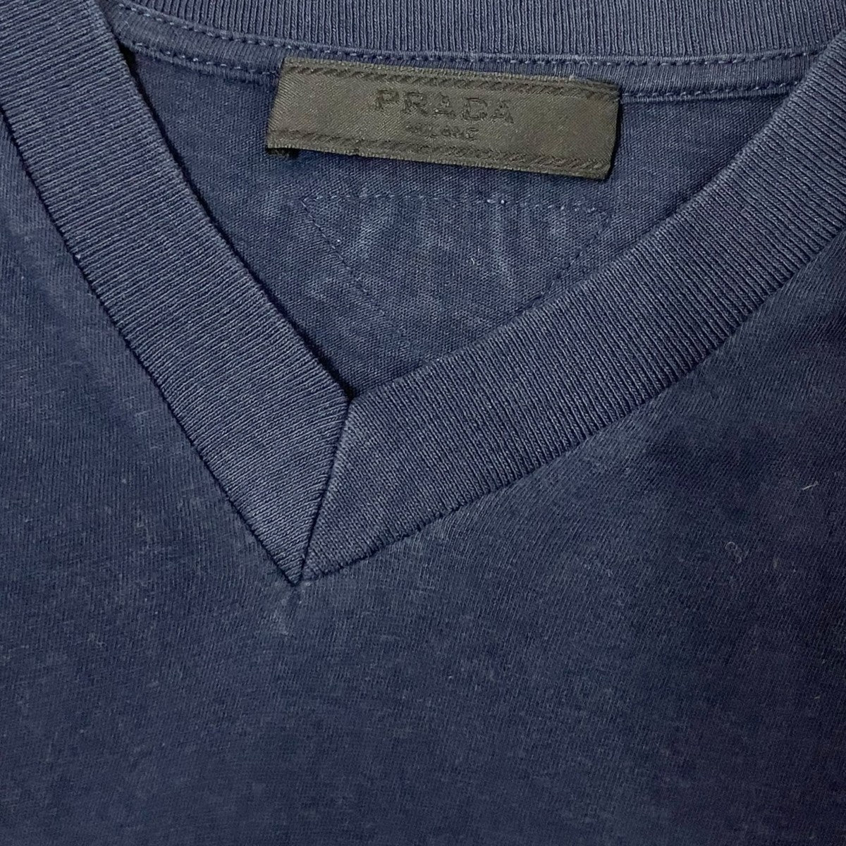 VネックTシャツ