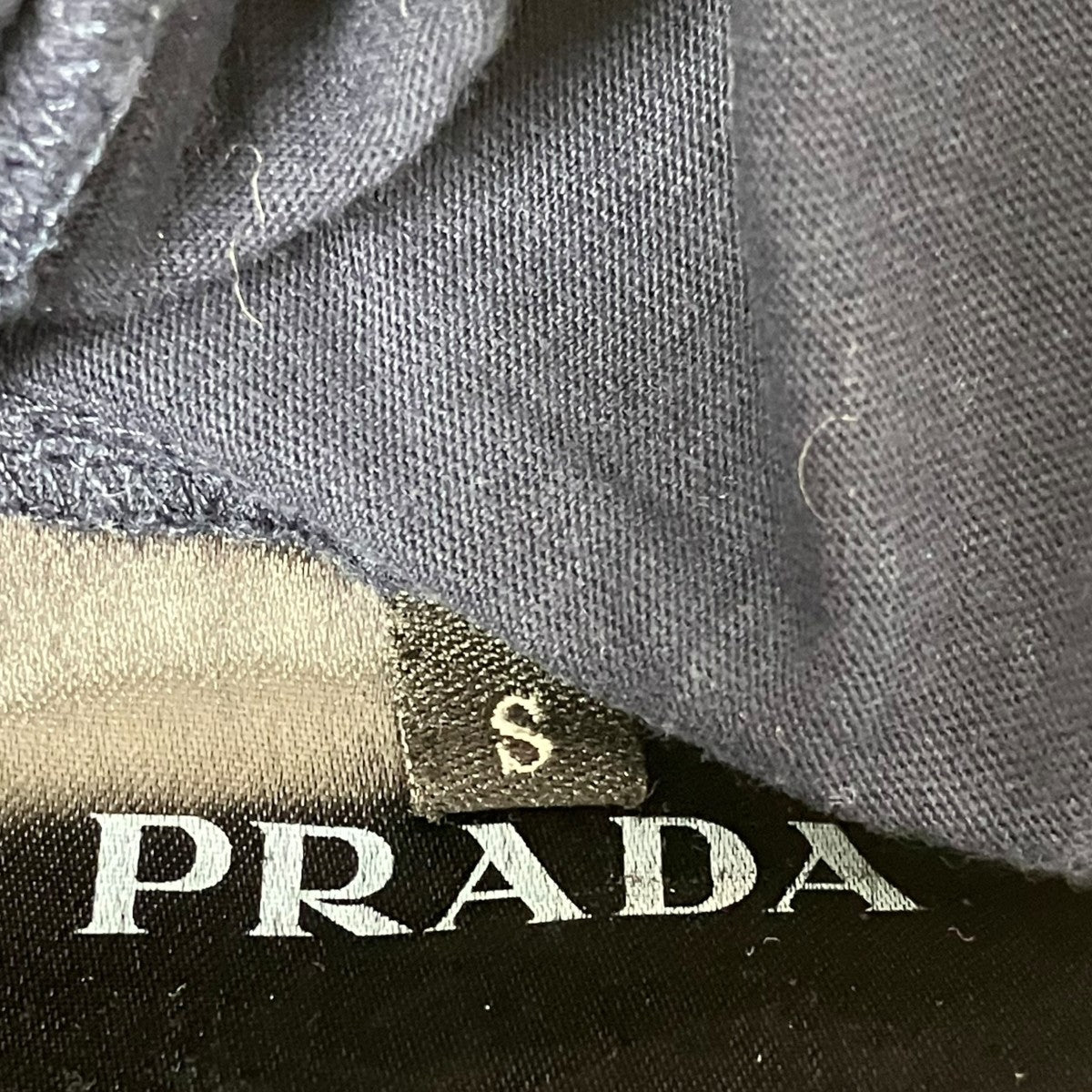 VネックTシャツ