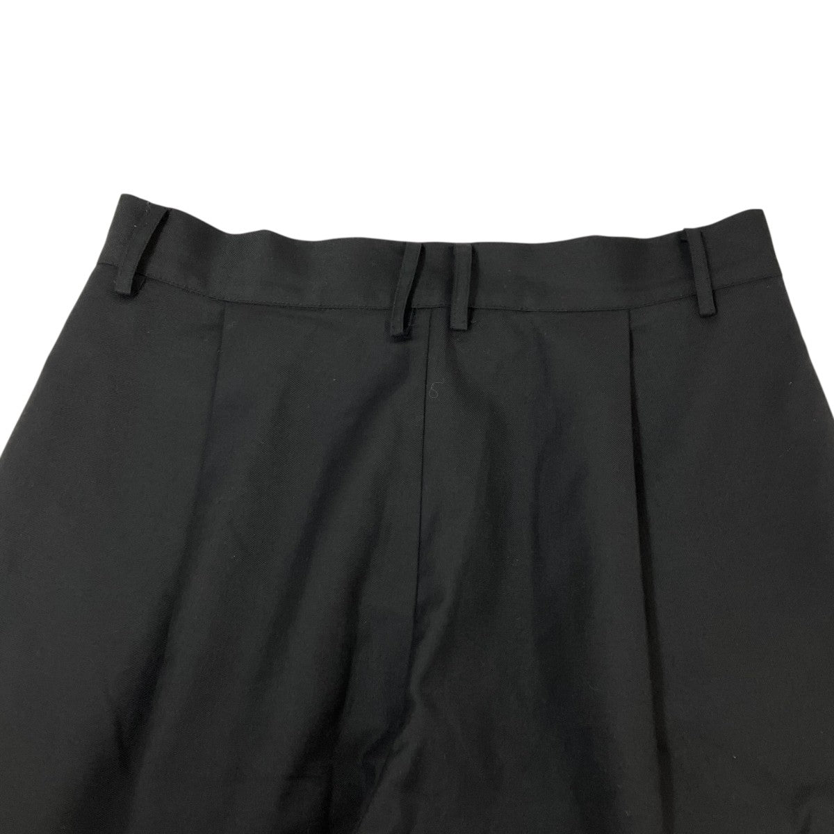 タックパンツ