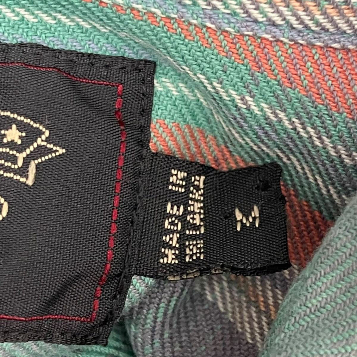 チェックシャツ