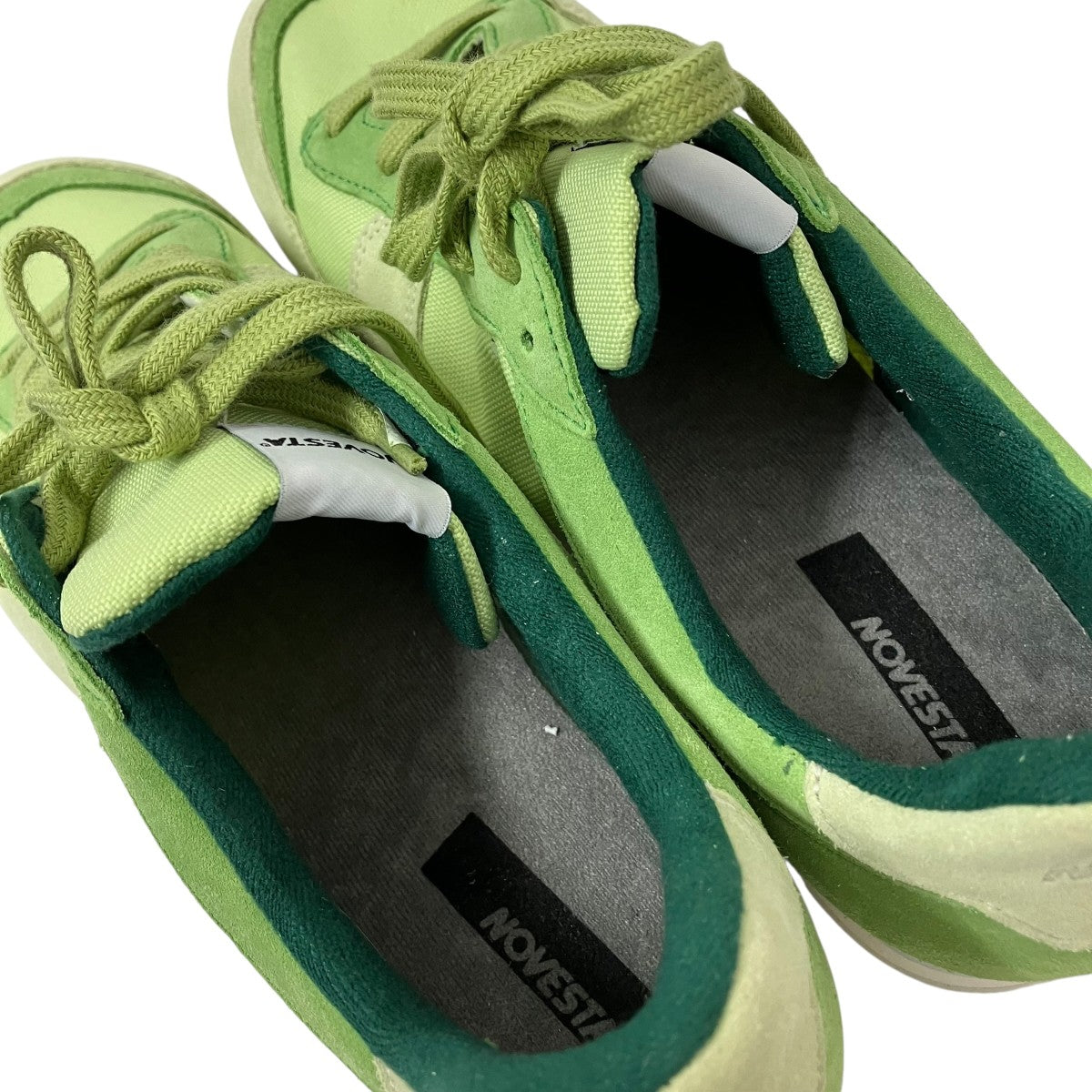 スニーカーN572068