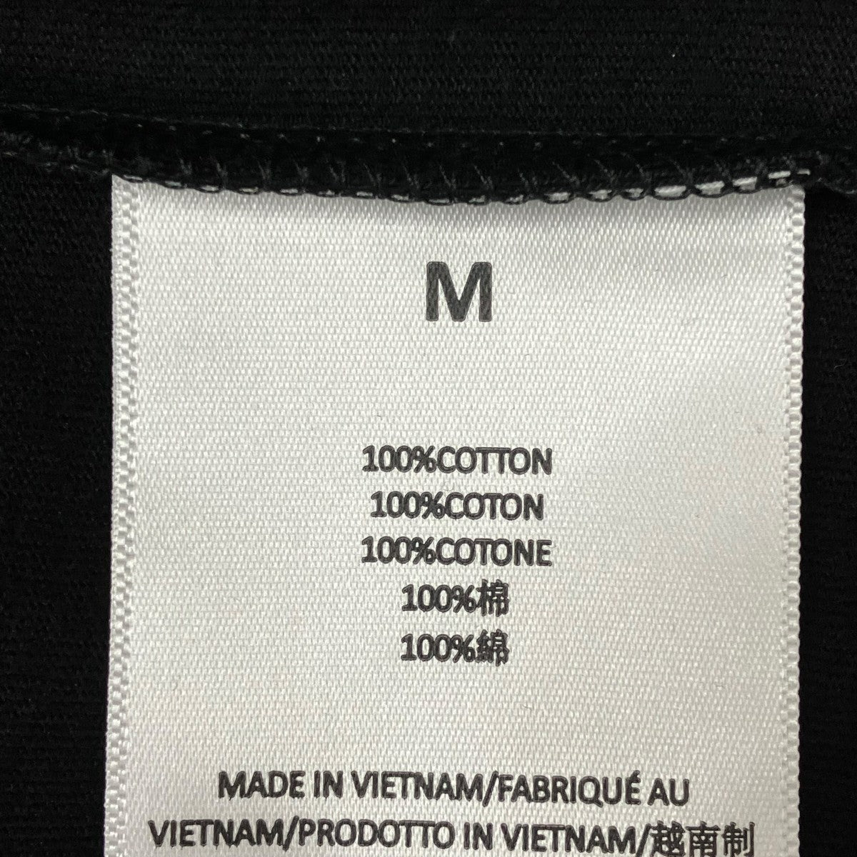 VネックTシャツ