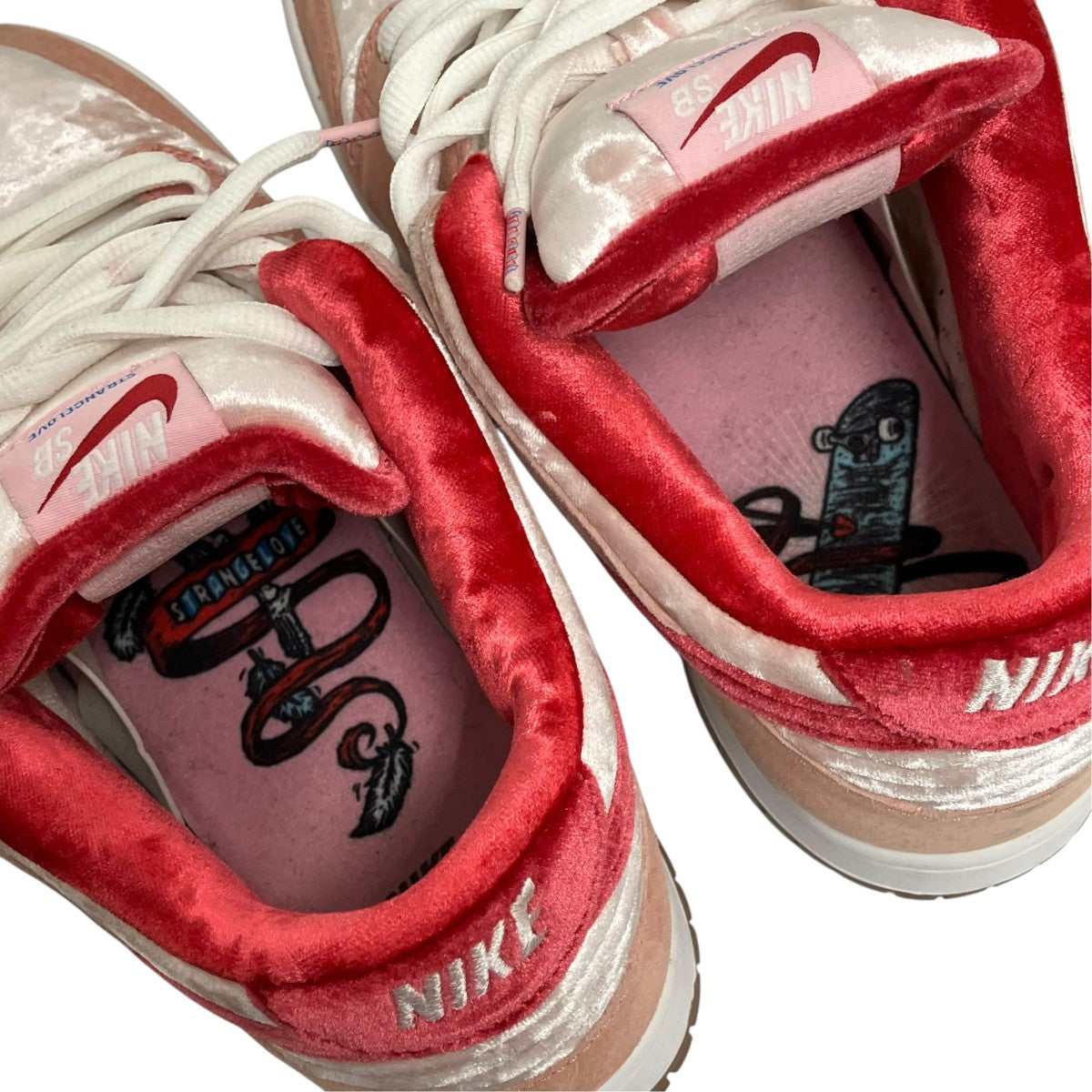 SB Dunk Low Valentine’s DayスニーカーCT2552-800