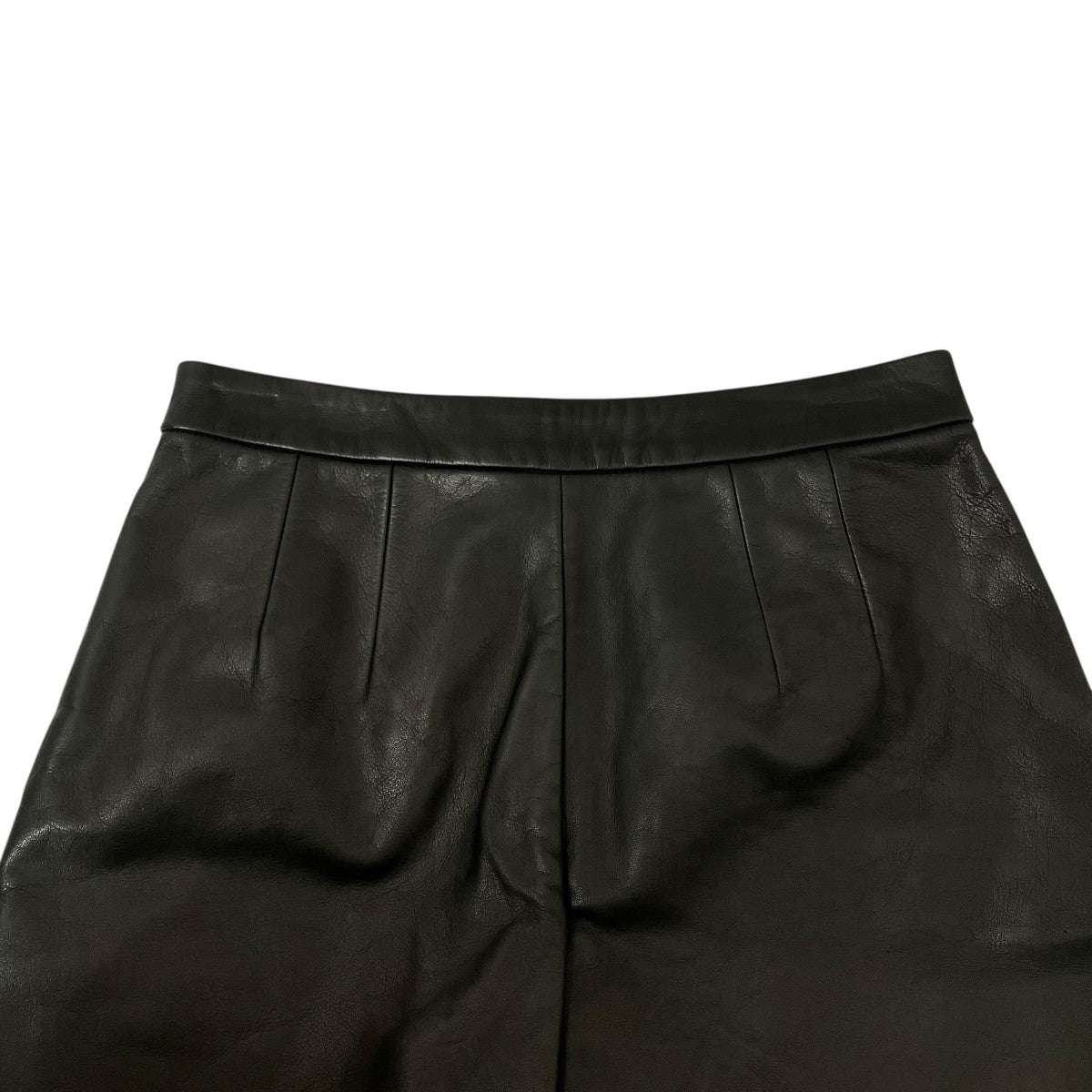 レザーショートパンツ