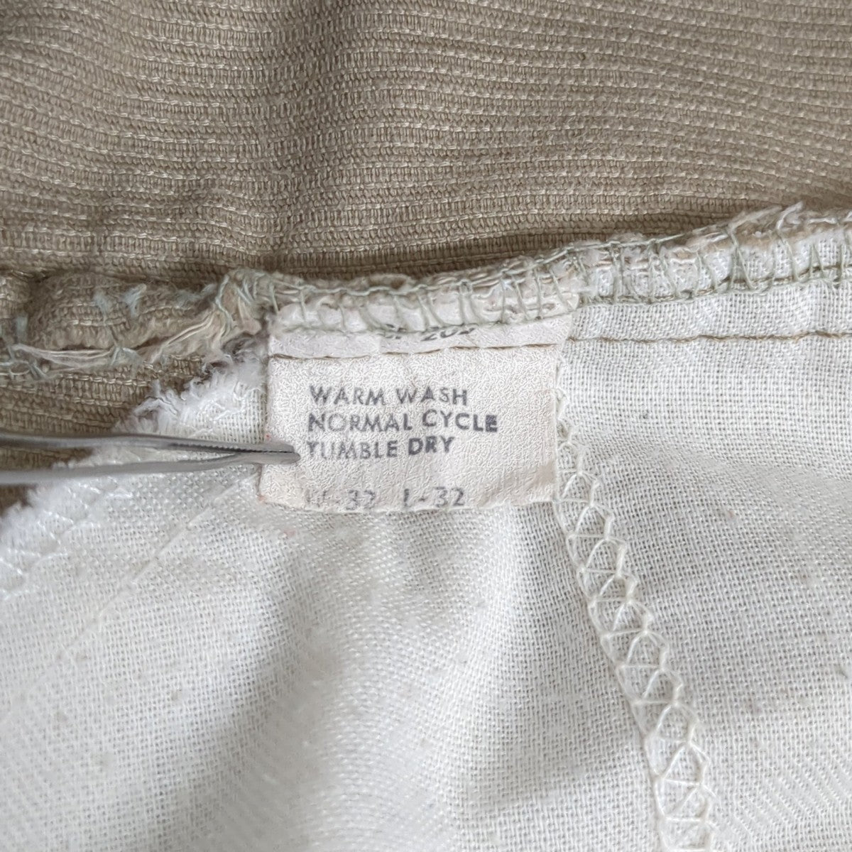 646 ボタン裏3 70’Ｓコーデュロイパンツ