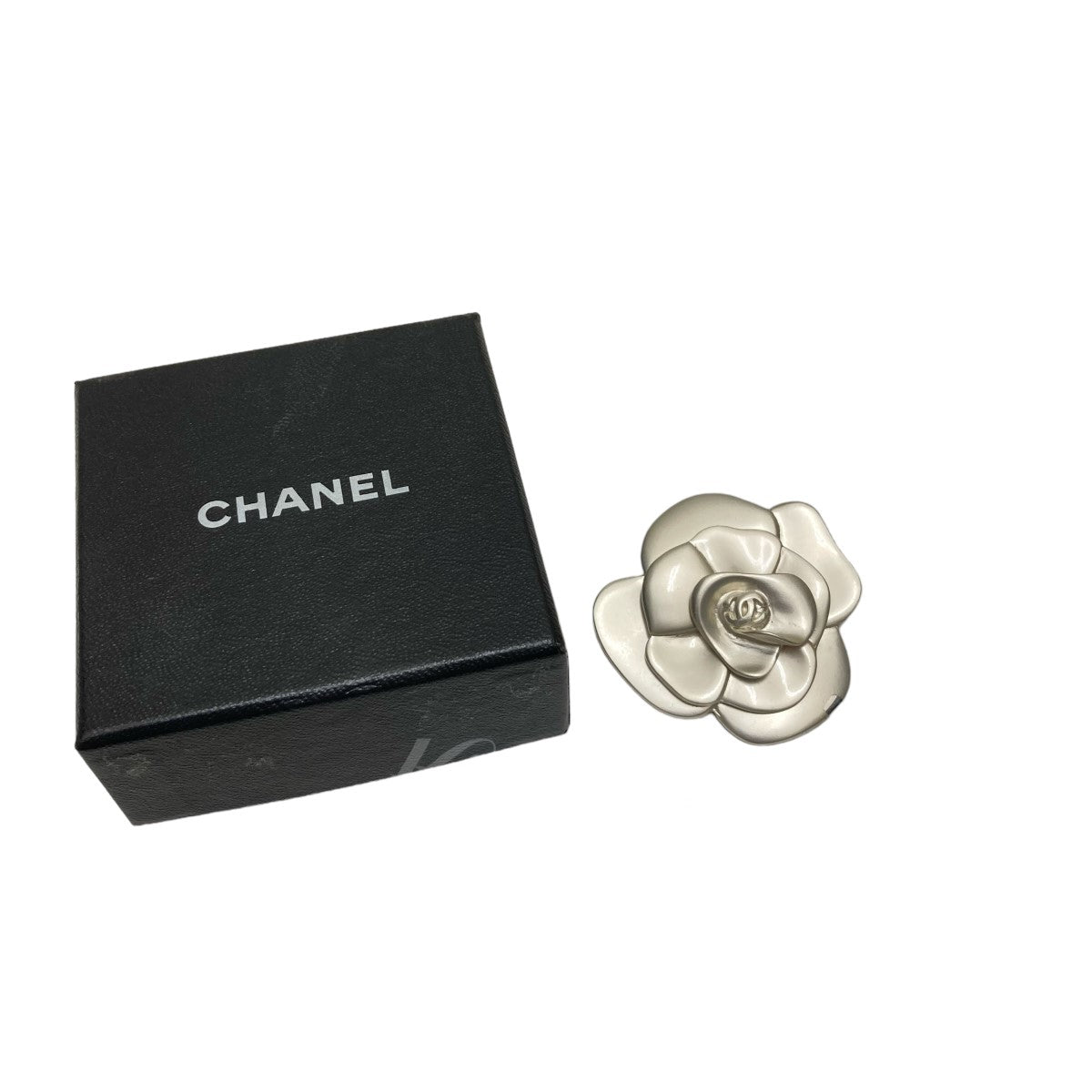 CHANEL(シャネル) カメリアブローチ A16975 シルバー サイズ 14｜【公式】カインドオルオンライン ブランド古着・中古通販【kindal】