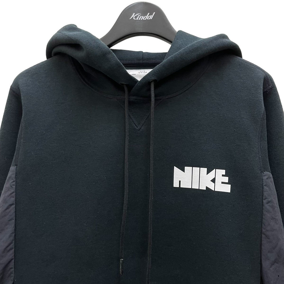 NIKE×sacai(ナイキ×サカイ) 異素材切替プルオーバーパーカーFA201203SAC