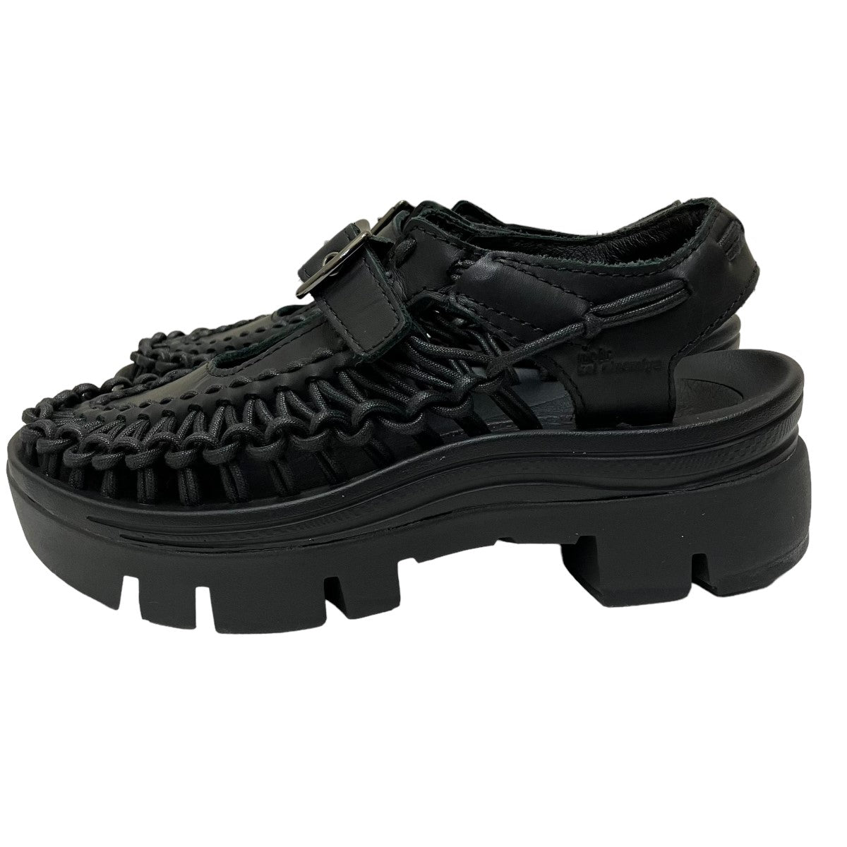 noir kei ninomiya」と「KEEN」によるコラボレーション