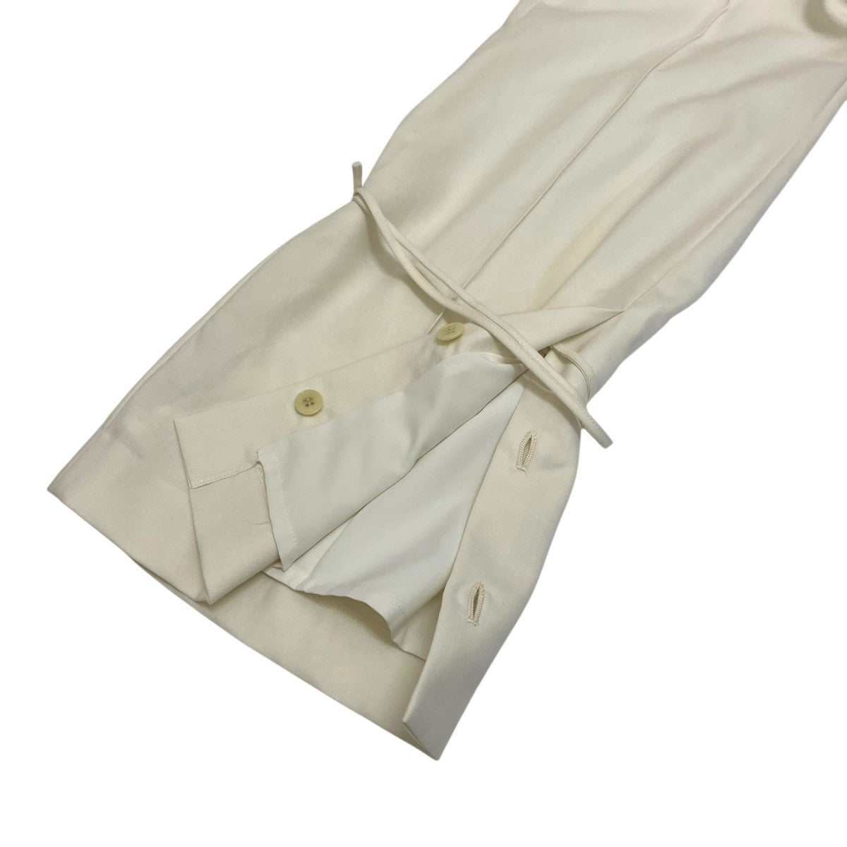 アイレネのStrap Detail Tailored Trousers スラックス 23A88001です。 IRENE 古着・中古 ボトムス アイテム