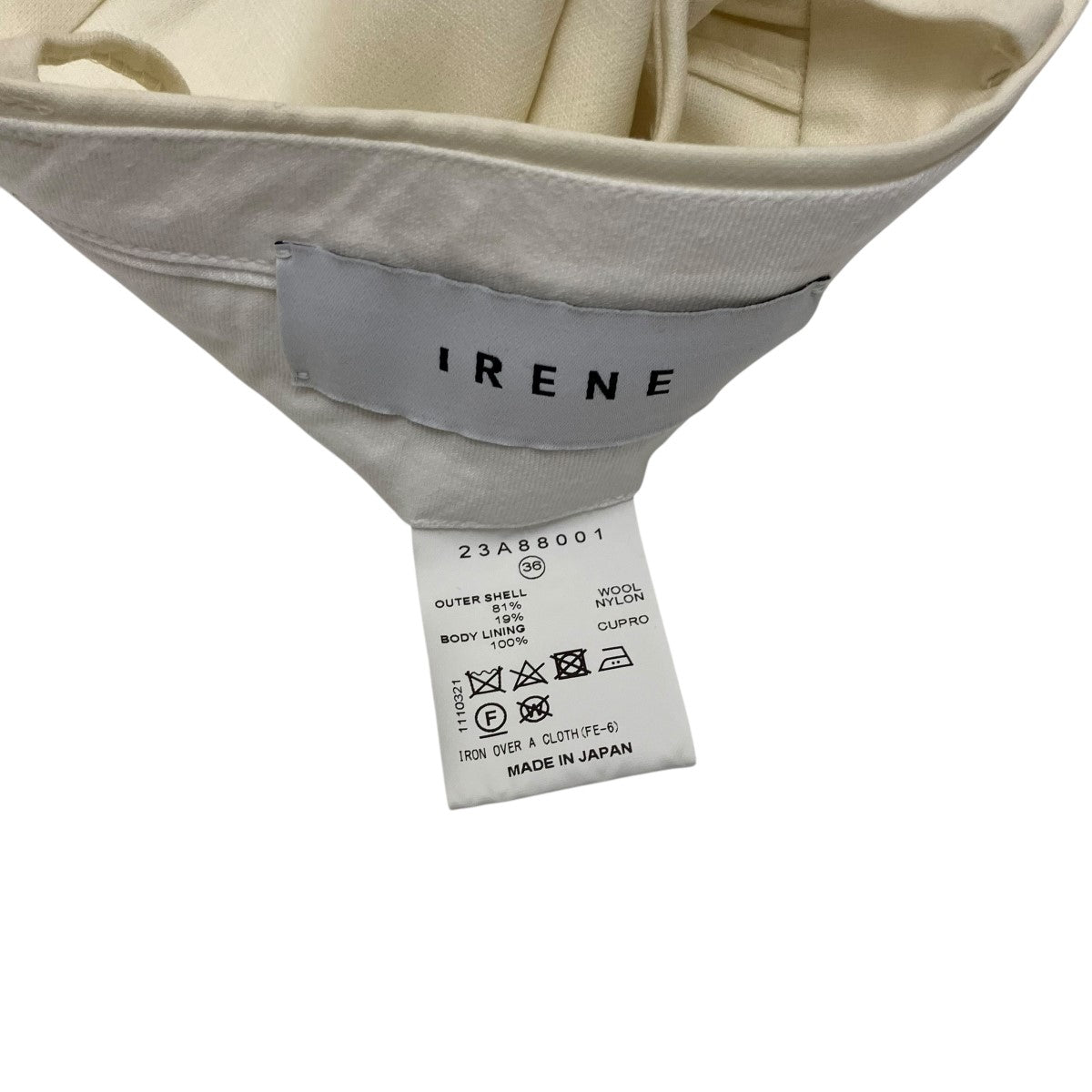 アイレネのStrap Detail Tailored Trousers スラックス 23A88001です。 IRENE 古着・中古 ボトムス アイテム
