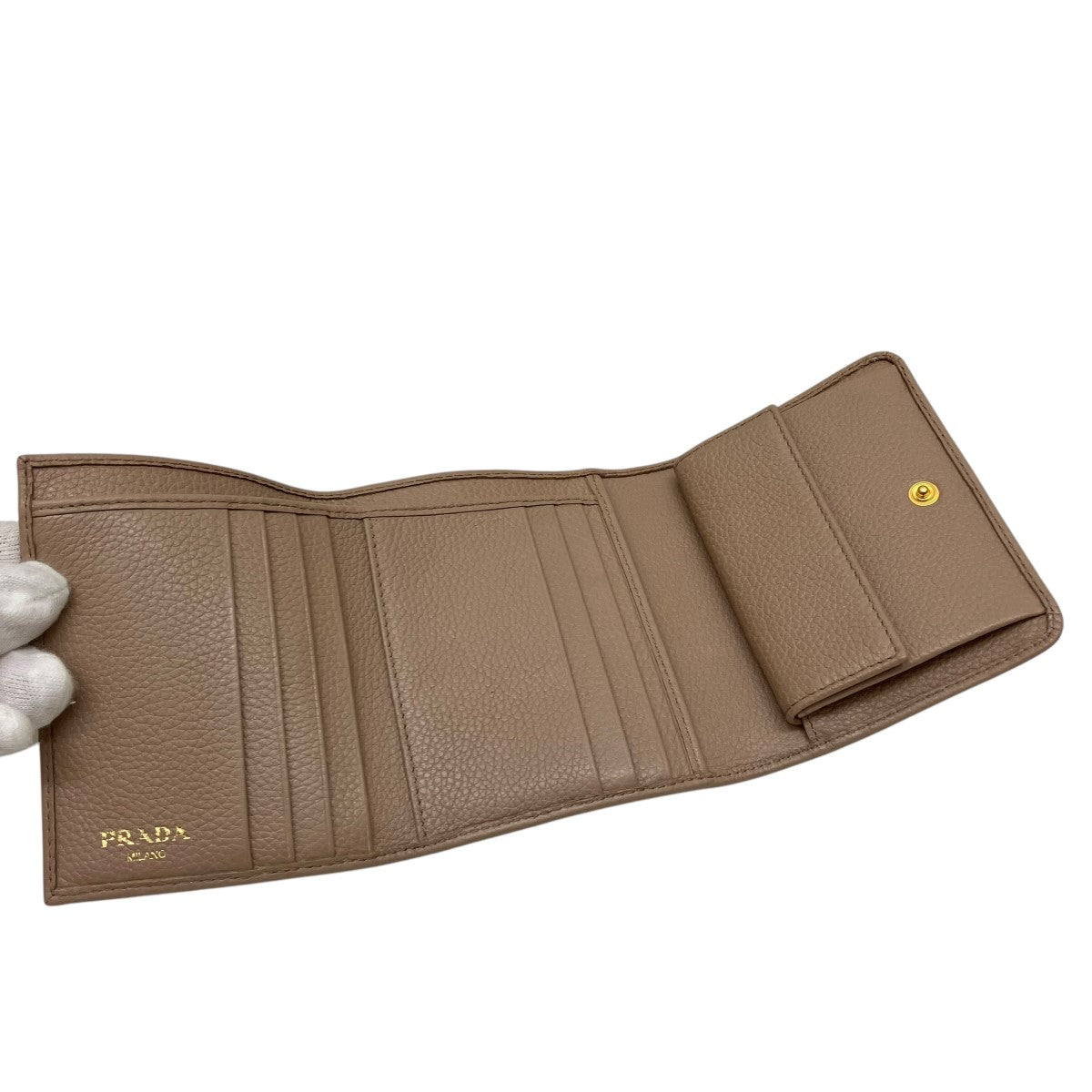 PRADA ベージュ 三つ折り財布 PRADA(プラダ) 3つ折り財布 ベージュ｜【公式】カインドオル