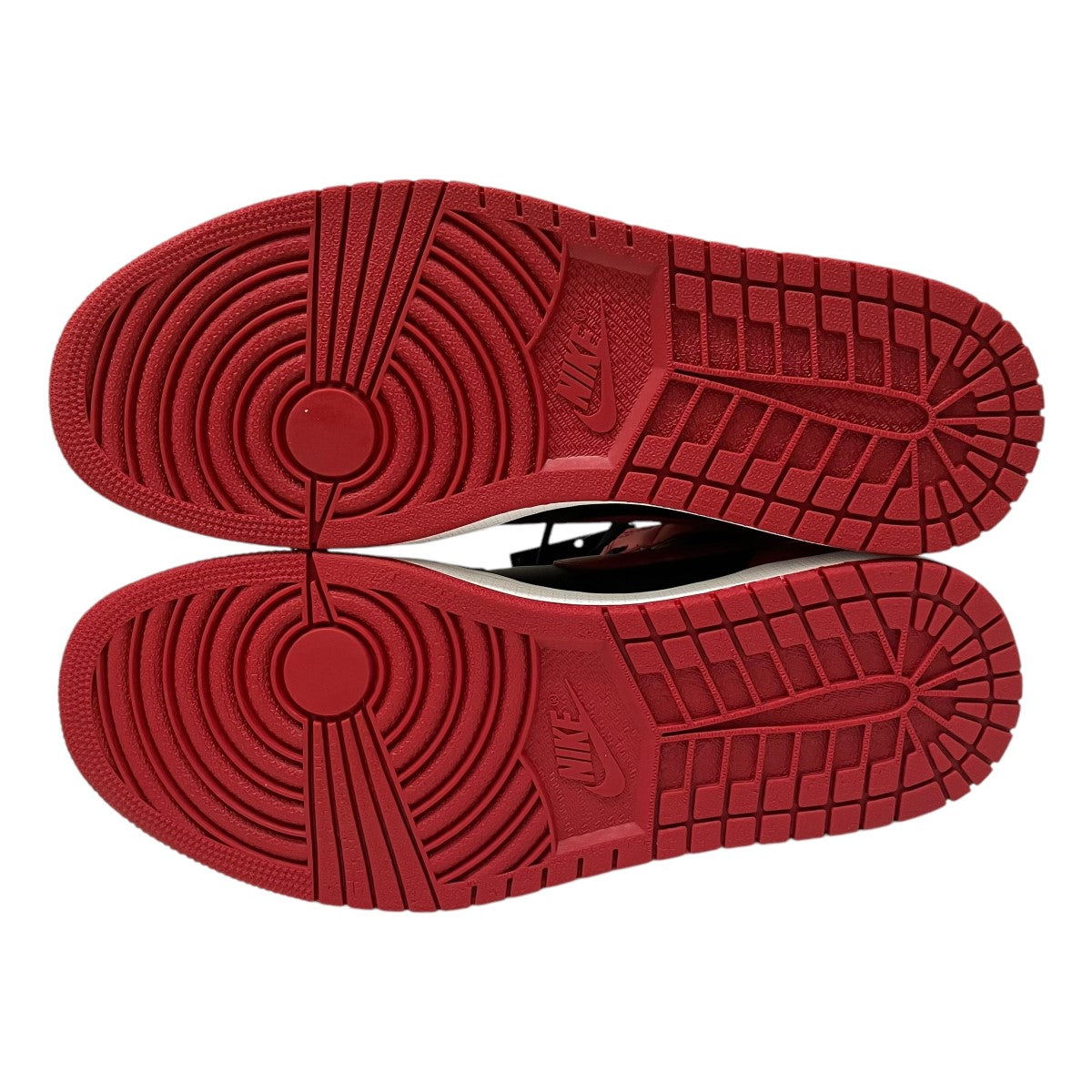 ナイキのAir Jordan 1 Retro High OG Bred 2013 ハイカットスニーカー 555088-023です。 NIKE シューズ 古着・中古アイテム