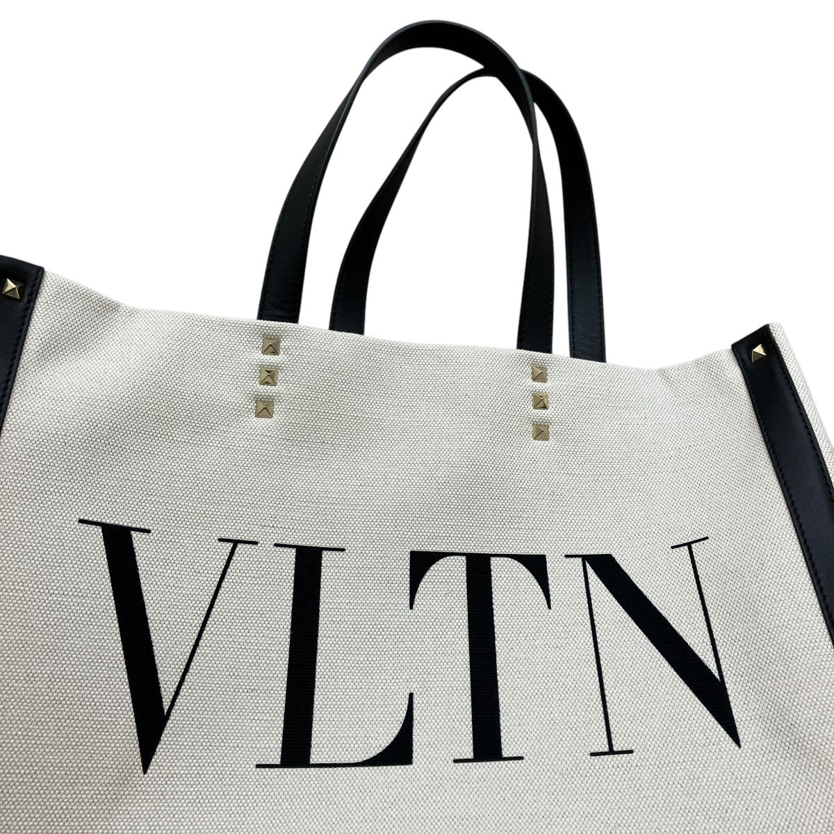 12日処分最終値下げ　VLTN ヴァレンティノ トートバッグ ホワイト/ブラック VALENTINO(ヴァレンチノ) VLTNトートトートバッグ ホワイト