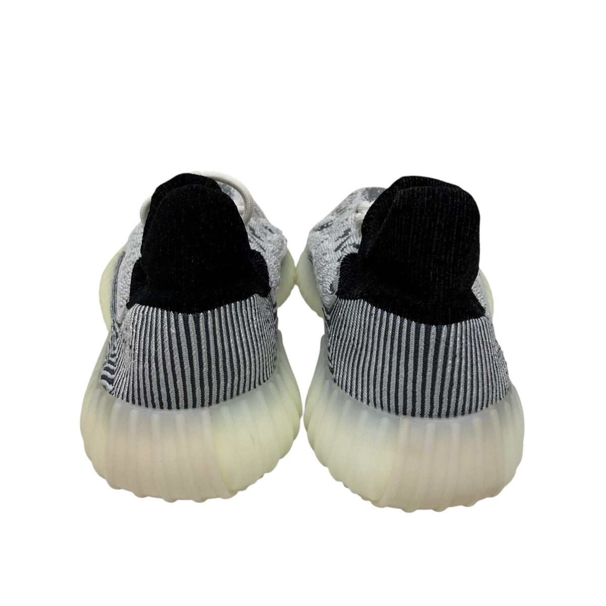 adidas 古着・中古 アディダスのYEEZY Boost 350V2 CMPCT Slate White スニーカー IG9608です。